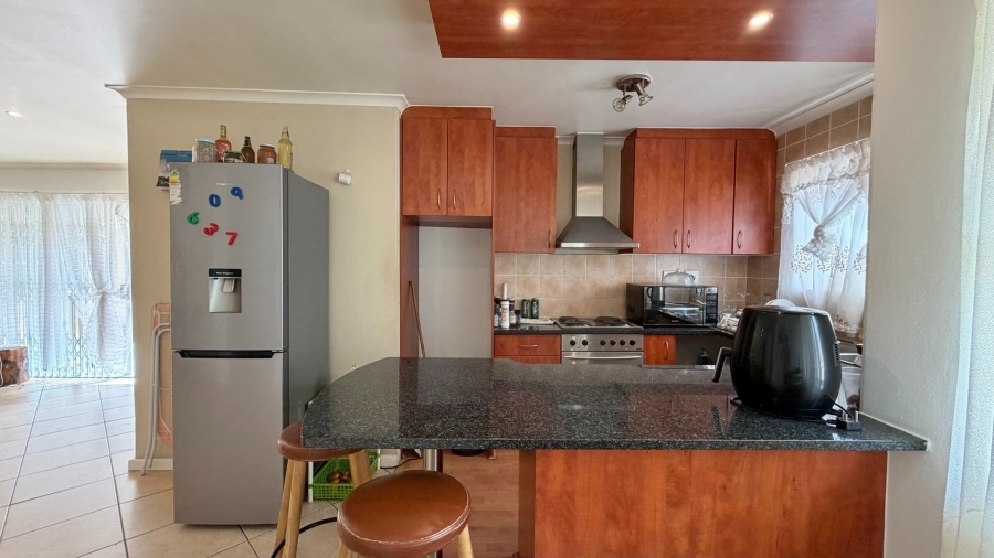 3 Bedroom Property for Sale in Gordons Bay Central Western Cape